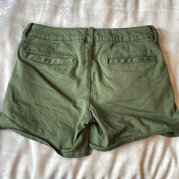 American Eagle green shorts super stretch 2 front pockets and 2 back Sz 6 - Picture 2 of 7